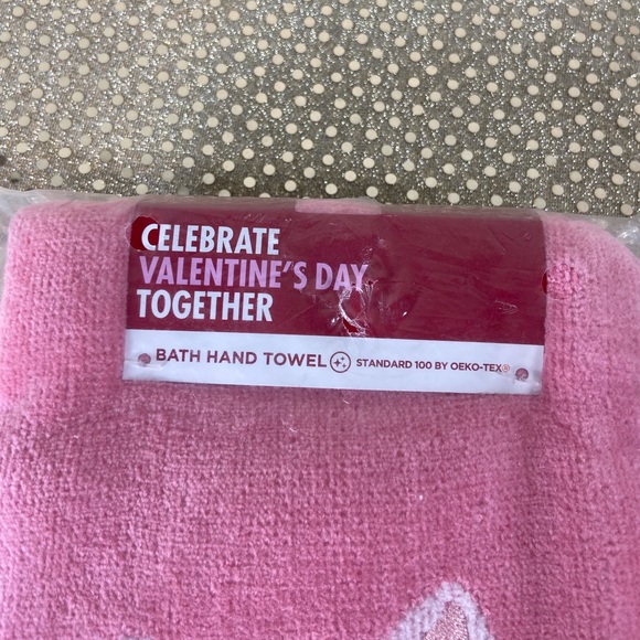 Celebrate Valentine’s Day Together with an adorable set of bath hand towels. - Picture 3 of 3